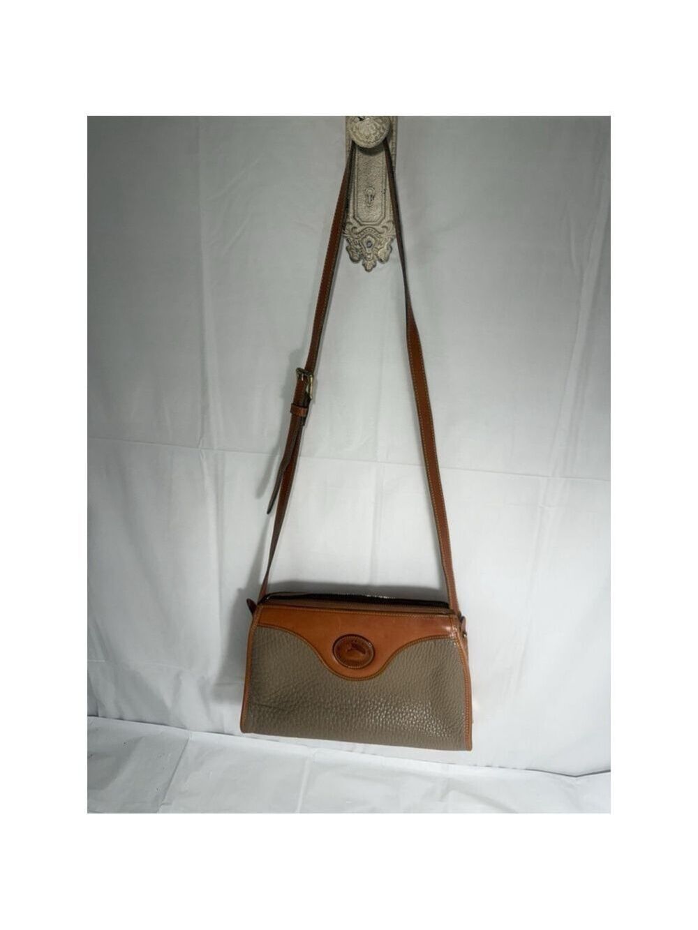 VTG Dooney & Bourke All Weather Leather Taupe Zip top Crossbody Bag Purse - Picture 12 of 15